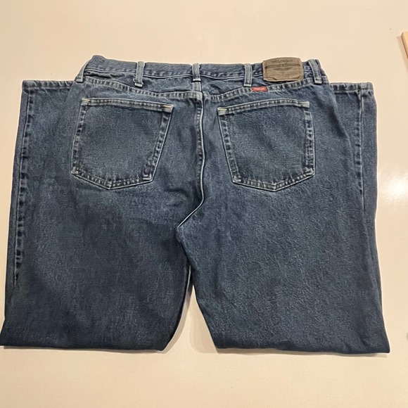 Wrangler Jeans Men 38x30 Relaxed Fit Straight Leg Med Wash Denim Pants Adult - Picture 7 of 9